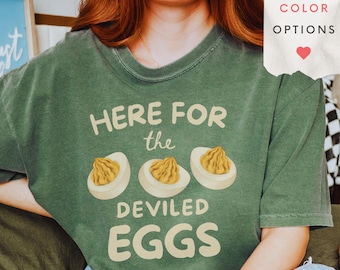 Camiseta "Aquí para los huevos rellenos", camiseta divertida de Acción de Gracias, camiseta de otoño con colores reconfortantes, regalo para amantes de la comida, suéter humorístico de Acción de Gracias, Día del Pavo