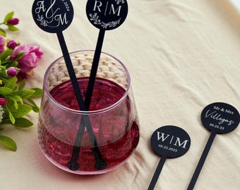 Mescolatori per bevande personalizzati per matrimoni: cocktail swizzle con iniziali personalizzate