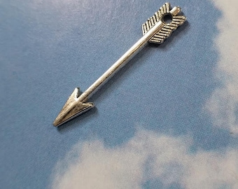 20 arrow charms, WITH HOLES, shiny silver tone, 30mm