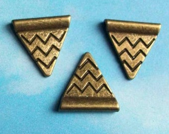 10 bronze triangle pennants, focal piece or spacer bead, zigzag details, 14mm