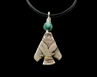 Silber fliegende Adler-Halskette / Pfeilspitze mit Adlerhalskette. Handgemachte Münze Halskette für einen Mann. Späher Adler Halskette. Herren Schmuck.
