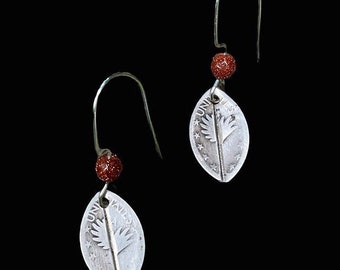 Boucles d’oreilles d’aile d’argent de Noël / boucles d’oreilles en argent avec perles de pierre de soleil / boucles d’oreilles en argent / boucles d’oreilles en argent mignonnes avec perles / boucles d’oreilles d’aile d’ange