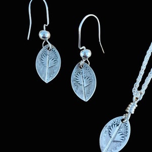 Naszyjnik i kolczyki Angel Wings. Srebrne skrzydła anioła. Kolczyki w kształcie monet. Designerski zestaw biżuterii. Prezent na Dzień Matki dla niej.