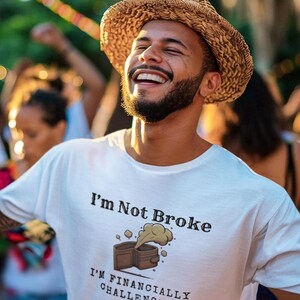 Camiseta con dificultades económicas, camiseta profesional de presupuesto, camiseta con declaración de quiebra, regalo para estudiantes universitarios, camiseta con diseño divertido de billetera