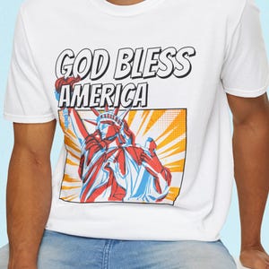 T-shirt morbida cristiana "Dio benedica l'America", maglietta Lady Liberty, stile grafico dei cartoni animati, maglietta patriottica, abbigliamento religioso degli Stati Uniti