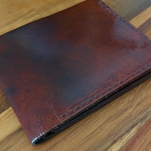 Handgefertigte Bi-Fold-Brieftasche aus Leder (4 Fächer)