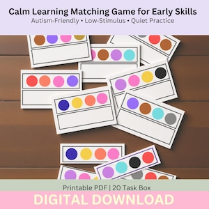 Puede incluir: Un conjunto de tarjetas blancas con círculos de colores dispuestos sobre una superficie de madera. Las tarjetas están etiquetadas con el texto "Calm Learning Matching Game for Early Skills" y "Autism-Friendly • Low-Stimulus • Quiet Practice". La parte inferior de la imagen dice "Printable PDF | 20 Task Box DIGITAL DOWNLOAD".