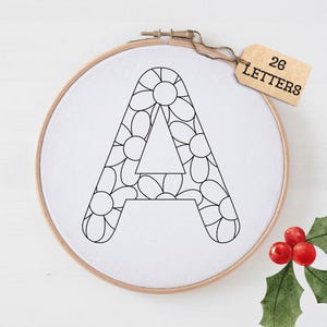 Patrón de bordado de alfabeto floral, patrón de alfabeto de margaritas, letra de pegar y coser, bordado de letras florales, alfabeto de bordado imprimible