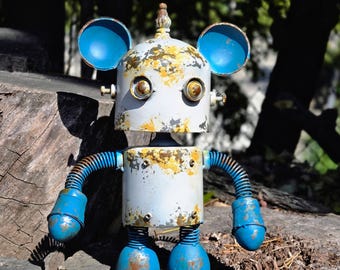 Rustic Metal Robot Garden Sculpture – Vintage Blue Yard Art Statue for Outdoor Patio Decor