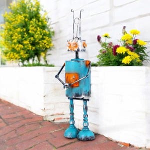 Robot Garden Statue – Retro Metal Outdoor Yard Art Decor