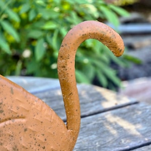 Sculpture de chien en métal avec oiseau - Art de jardin rustique, décoration de patio de ferme image 8