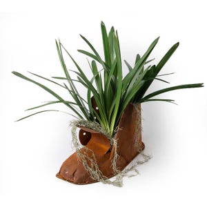 Rustic Metal Boot Planter – Vintage Farmhouse Garden Decor, Weathered Steel Flower Pot, Outdoor Patio Yard Ornament