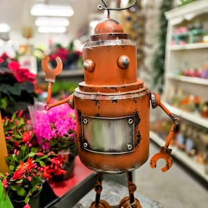 Metal Robot Sculpture with Heart Antenna – Vintage Garden Decor, Valentine’s Day Gift