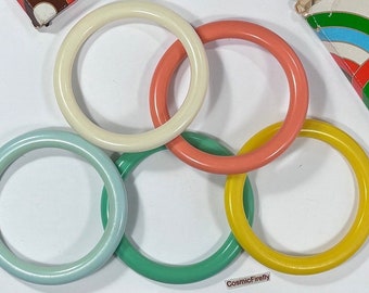 1970's Vintage Avon Plastic Bangles Round Bracelets Set of 5 Colors