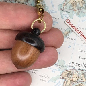 Plafondventilator houten eikel met trekketting kap opent holle binnenkant Woodsy Cottagecore-cabinedecor