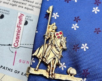 Vintage Knight On Horse Tie Bar Clip Clasp Figural Medieval Suit of Armor Made in USA 1950's Hickok