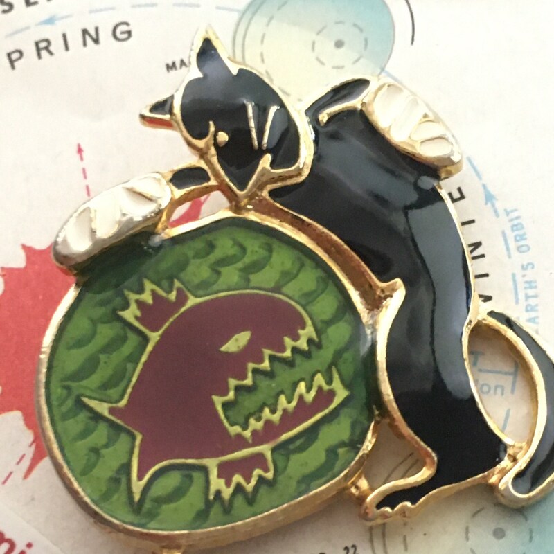 Broche Puzzle En Forme De Biche - Métal Doré Et émail, Bijou Vintage D'occasion