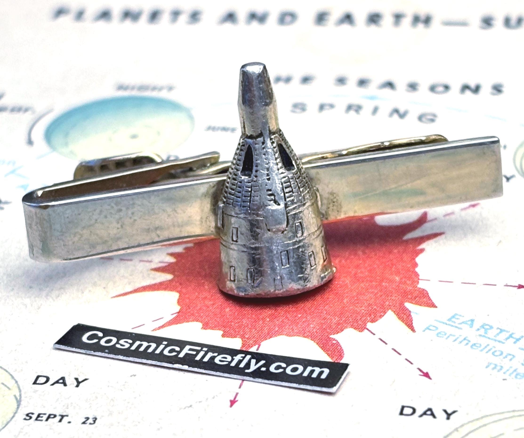 Premium Vector | Astronaut In Space Suit Silver Color