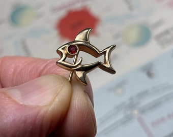 Tiny 1950's Vintage Tropical Fish Tie Tack Pin Clip Dad Men's Father's Day Gift Fishing Red Crystal Eye HICKOK USA