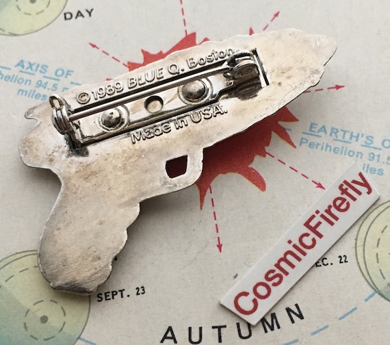 80s USA製　pin head アートレザーケース付き　オブジェ　プロダクト Vintage Science Fiction Space Laser Gun Pin Brooch 1980's Ray Gun