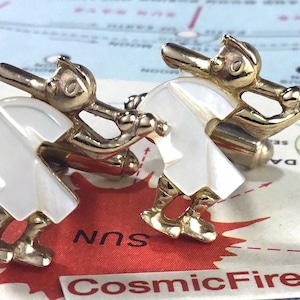 1950 Vintage Baseball Manschettenknöpfe Figural Player schwingende Fledermaus Perlmutt Perlmutt Perlmutt MOP