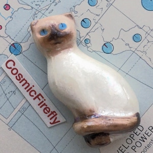 1970's Small Vintage AVON Siamese Cat Pin Brooch Blue Eyes Ceramic Figural AVON Costume Jewelry image 1