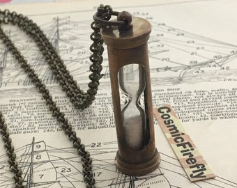 Rustic Brass Hourglass Necklace Small Sand Timer Steampunk Style Cosplay Necklace Novelty Sandtimer