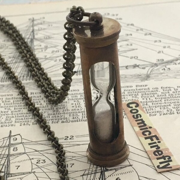 Rustic Brass Hourglass Necklace Small Sand Timer Steampunk Style Cosplay Necklace Novelty Sandtimer