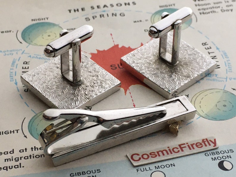 Mid Century Modern Vintage Fleur De Lis Cufflinks /& Foi Bois Wood Grain Tie Bar 1950/'s Modernist Wedding