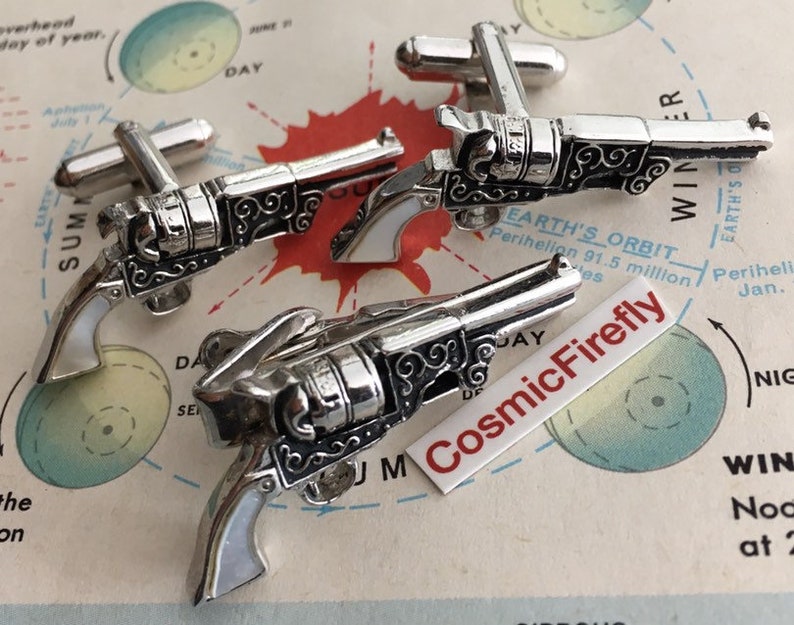 Mid Century Vintage Gun Cufflinks Wild West Pearl Handle Six Shooter Gun Tie Bar Scroll Pattern