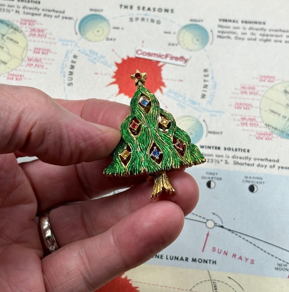 Small Vintage Christmas Tree Pin Brooch Fashion C… - image 5