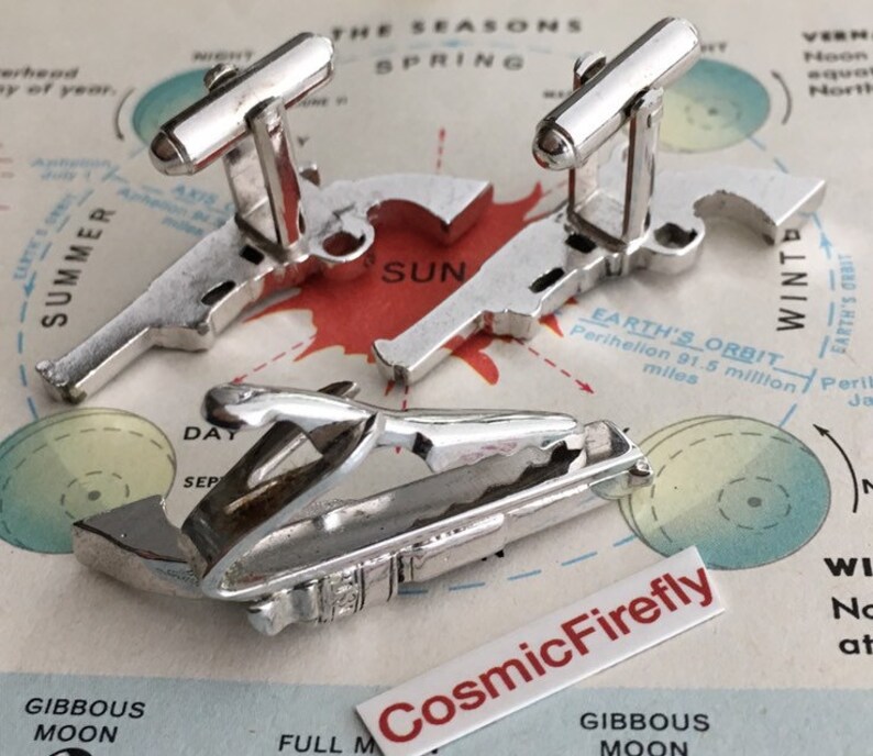 Mid Century Vintage Gun Cufflinks Wild West Pearl Handle Six Shooter Gun Tie Bar Scroll Pattern