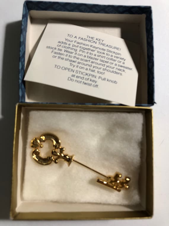 Vintage 1978 AVON Jewelry Gold Tone Skeleton Key … - image 5