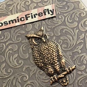 Estuche para cigarrillos de metal con forma de búho sabio, de latón envejecido, de inspiración vintage, estilo art nouveau, gótico, victoriano, steampunk, grande, delgado, para tarjetas, para cientos de cigarrillos