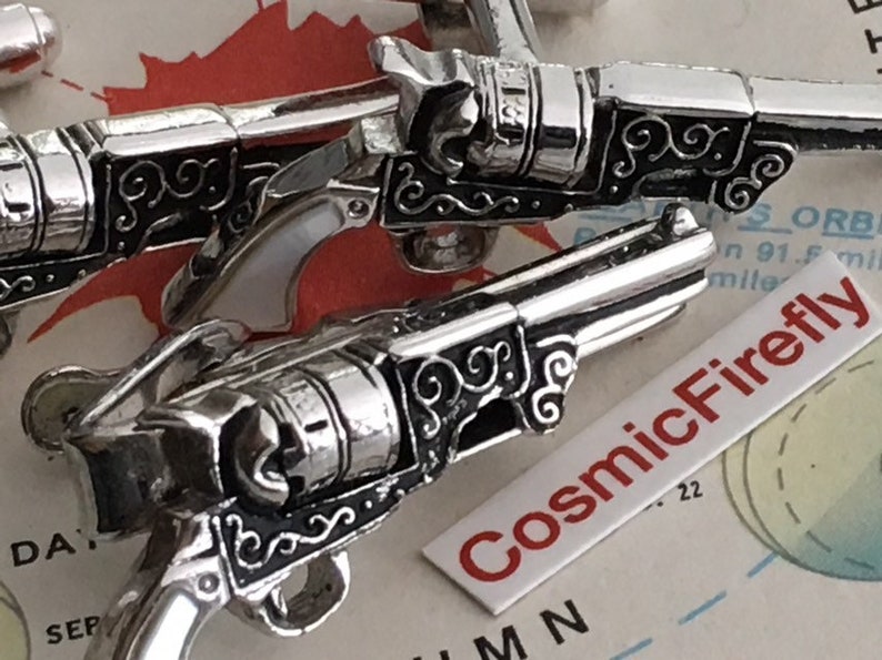 Mid Century Vintage Gun Cufflinks Wild West Pearl Handle Six Shooter Gun Tie Bar Scroll Pattern