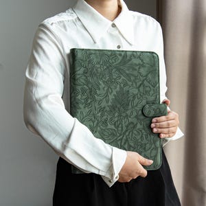Personalized Leather Portfolio for Women,A4 Custom Journal Cover,Embossed PU Leather Padfolio for 13&quot;MacBook,Gifts for Her/Mom,3-Ring Binder