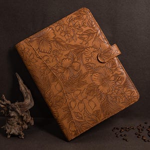 Portafolio de cuero marrón retro personalizado, diario de cuero A4 con cierre a presión, regalo corporativo para ella/él, portapapeles y clips.