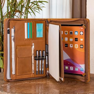 Leder Portfolio, personalisierte Leder Mappe mit Stifthalter, iPad Hülle, Beste Geschenke für Ihn, Leder Padfolio für Männer, Weihnachtsgeschenke