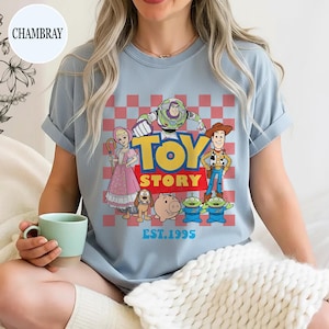Comfort Colors トイ・ストーリー シャツ、トイ・ストーリー 設立 1995 年 シャツ、レトロ ピクサー トイ・ストーリー T シャツ、ディズニー ウッディ ジェシー バズ・ライトイヤー シャツ Chambray
