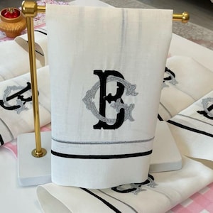 Monogram Linen Hand Towel, Embroidered Linen Towels, Custom Personalized, Hostess Gift, Wedding Linens, Double Letter monogram,Elegant Decor