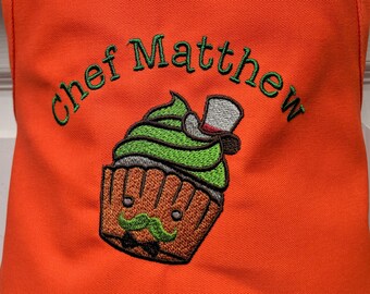 Delantal de chef infantil personalizado: Cupcake divertido bordado, hecho en EE. UU.