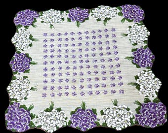Pañuelo vintage con borde festoneado y estampado floral de violetas moradas y blancas**31