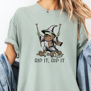 Knitting Shirt, Funny Knitting Shirt, Yarn Lover Shirt, Knitter Gift, Funny Knitting Shirt, Crafty Gift, Knitting Gifts, Funny Frog Shirt Bay