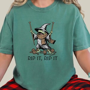 Knitting Shirt, Funny Knitting Shirt, Yarn Lover Shirt, Knitter Gift, Funny Knitting Shirt, Crafty Gift, Knitting Gifts, Funny Frog Shirt Light Green