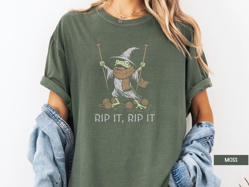 Knitting Shirt, Funny Knitting Shirt, Yarn Lover Shirt, Knitter Gift, Funny Knitting Shirt, Crafty Gift, Knitting Gifts, Funny Frog Shirt Moss