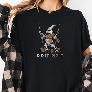 Knitting Shirt, Funny Knitting Shirt, Yarn Lover Shirt, Knitter Gift, Funny Knitting Shirt, Crafty Gift, Knitting Gifts, Funny Frog Shirt Black