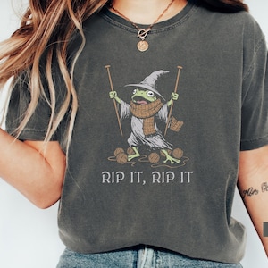 Knitting Shirt, Funny Knitting Shirt, Yarn Lover Shirt, Knitter Gift, Funny Knitting Shirt, Crafty Gift, Knitting Gifts, Funny Frog Shirt Pepper