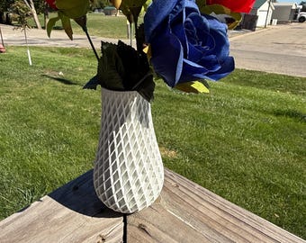 6" Modern Flower Vase, Lattice Design, Black White Pink Blue