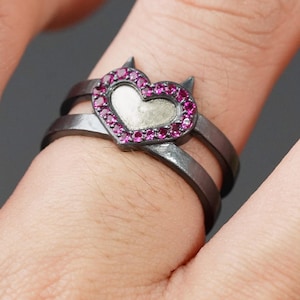EXCLUSIVE Handmade Clove Heart Ring, Valorant Jewelry, Unisex Gaming Signet Ring, Ideal Cosplay Accessory for Valorant Enthusiasts