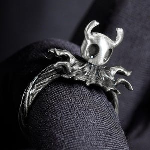 Ho.ll.ow K.ni.g.h.t Inspired Ring – Handmade 950 Silver Fantasy Jewelry – The Knight Collectible Gift for Indie Game Fans, Gift for Him